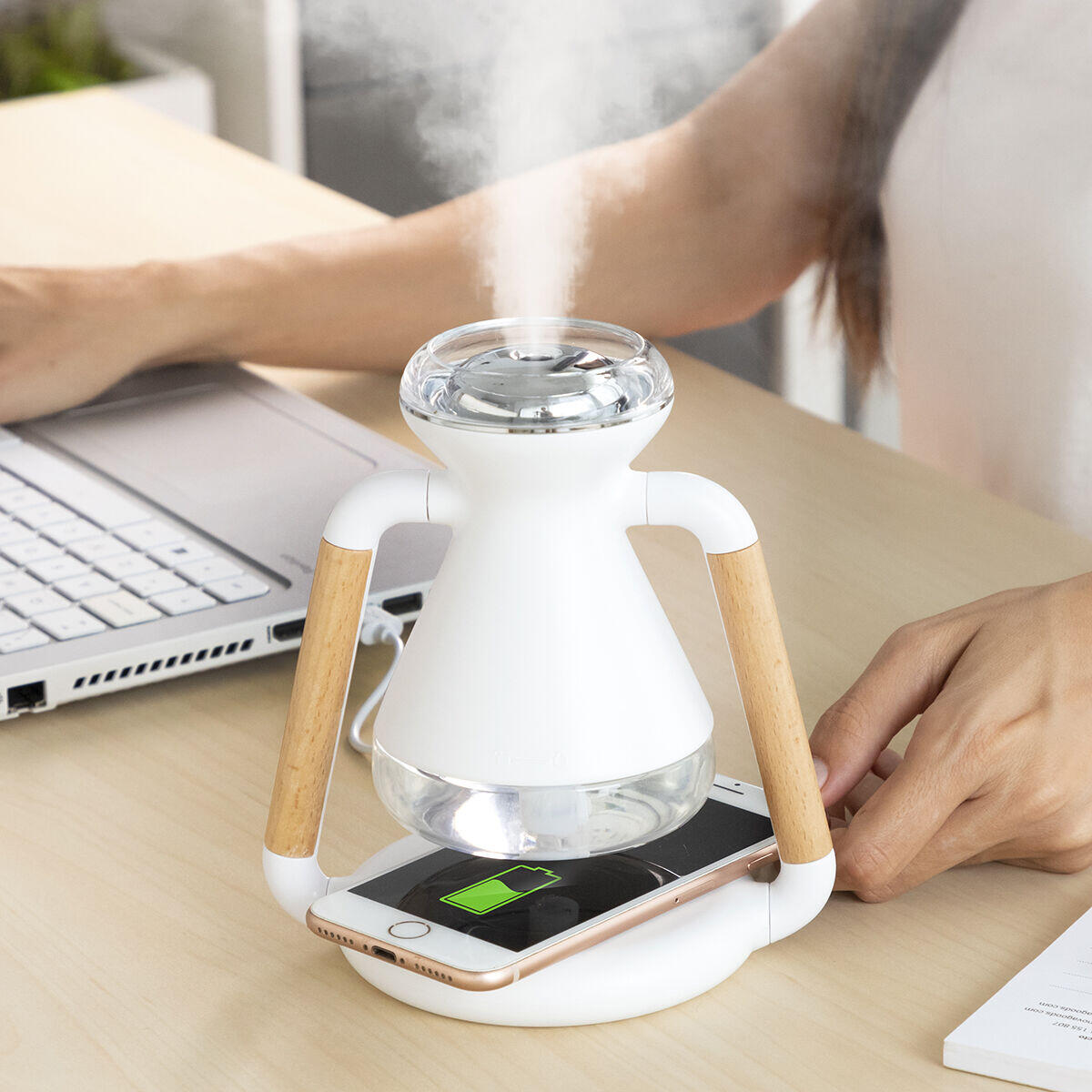 Humidificador Difusor de Aromas y Cargador Inalámbrico 3 en 1